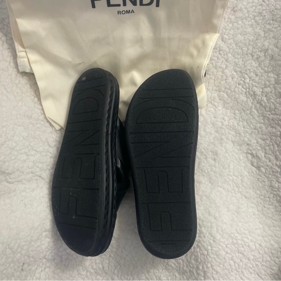🖤🖤Black leather Fendi slides🖤🖤 - Picture 3 of 6